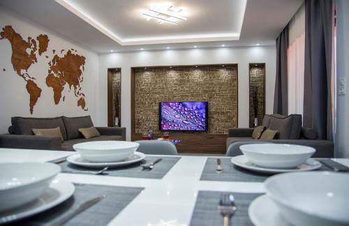 TWIN'S HOME LUXURY SUITES - Photo 13