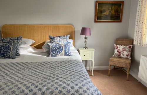 Stylish 1-bed Cottage Escape in Piddlehinton - Photo 16