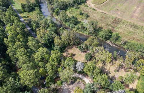 Airstream w Bathtub, River, & Hot Tub - Foto 30