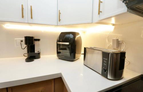 Luxury Oasis Getaway w/pool 15 mins from beach - Foto 13