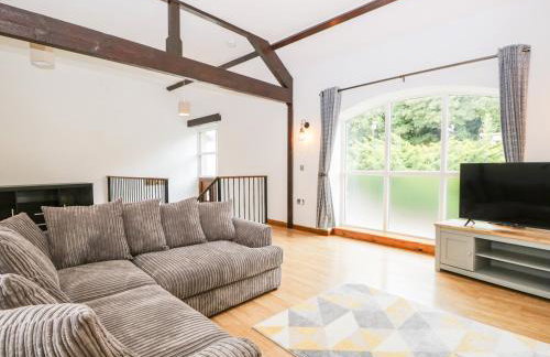 Coach House - Photo 8