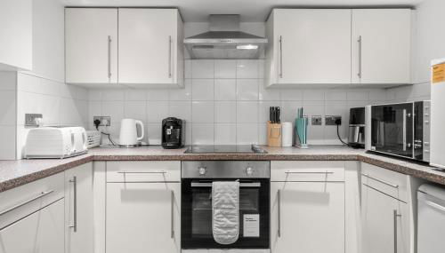 6 BR 4 Bath Central Worcester Sleeps 12 - Foto 3