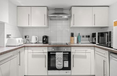 6 BR 4 Bath Central Worcester Sleeps 12 - Foto 3