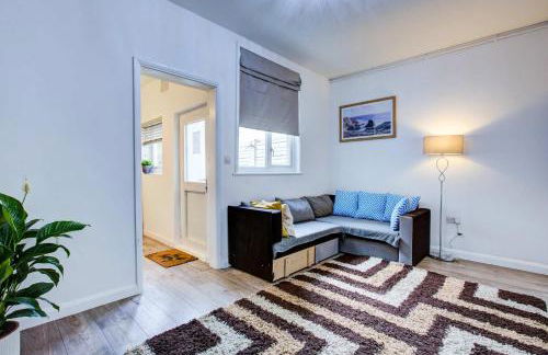 Newly Refurbished 3 Bed 2.5 Bath House in Staines - Foto 2