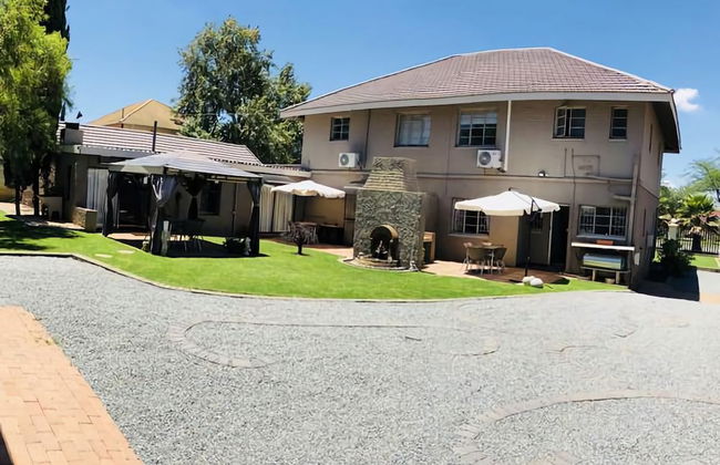 Modern Goldfields Apartments - Photo 16