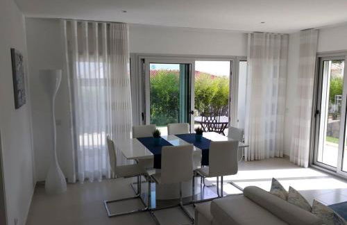 Silver Coast Holiday - Photo 8