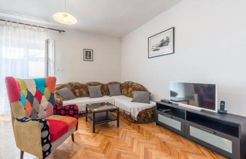 Gorgeous Apartment In Stara Vas - Photo 3