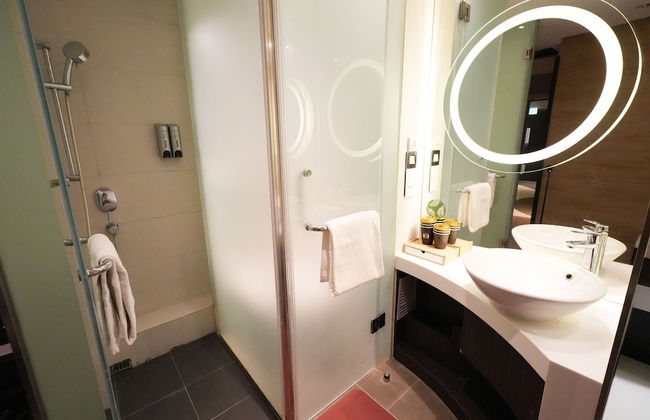 Epoch Hotel - Photo 27