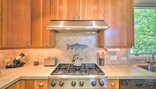 West Glacier Home with Majestic Mountain Views! - Foto 5