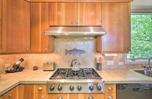 West Glacier Home with Majestic Mountain Views! - Foto 5