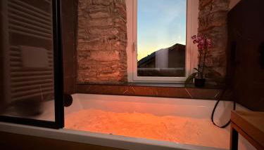 DN ART ROYALE - APT D first floor with lake view terrace and hot tub - APT N ground floor with internal whirpool - Foto 5