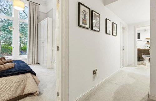 Luxe Victorian Spacious Home Sefton Park with Parking - Foto 23