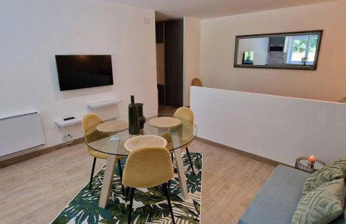 La Dame - Parking Privé GRATUIT Proche GE Alstom & Centre-Ville - Foto 7