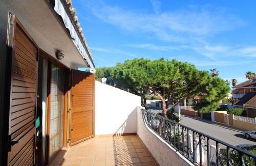 Global Properties, Adosado en la playa con piscina - Foto 18