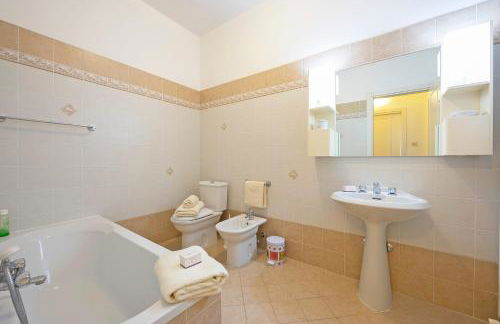 Angela -Terrace & beautiful View lake - Happy Rentals - Foto 20