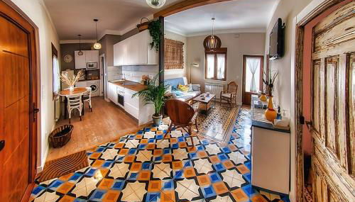 Casa el Tratado, situada en el casco histórico con patio privado - Foto 2