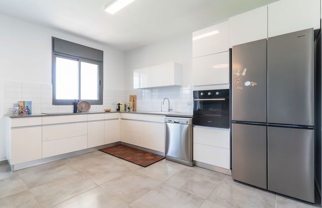 Vibrant Seaside Stay with Balcony by Sea N' Rent - Foto 20