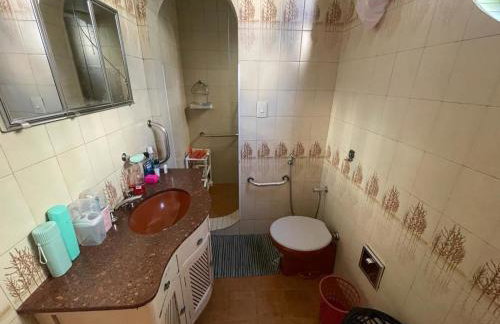 Casa espaçosa no centro - Foto 17