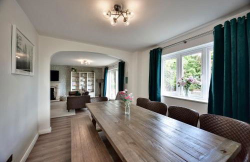 Luxury 5-Bed Country House with Hot Tub, Views & Games Room, Sleeps 12 - Kent Downs - Foto 13