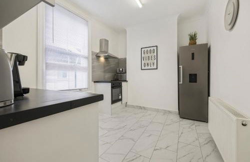 Station Side Sanctuary - 2BR Central Brighton Stay - Foto 5