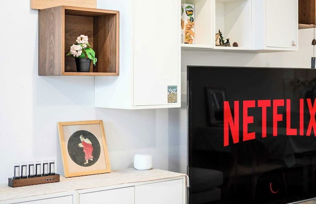 Chic Modern Retreat With Stunning Views 1360 Sqft - Photo 45