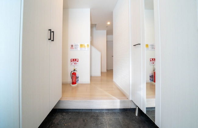 THE LUNA LOUNGE - Photo 37