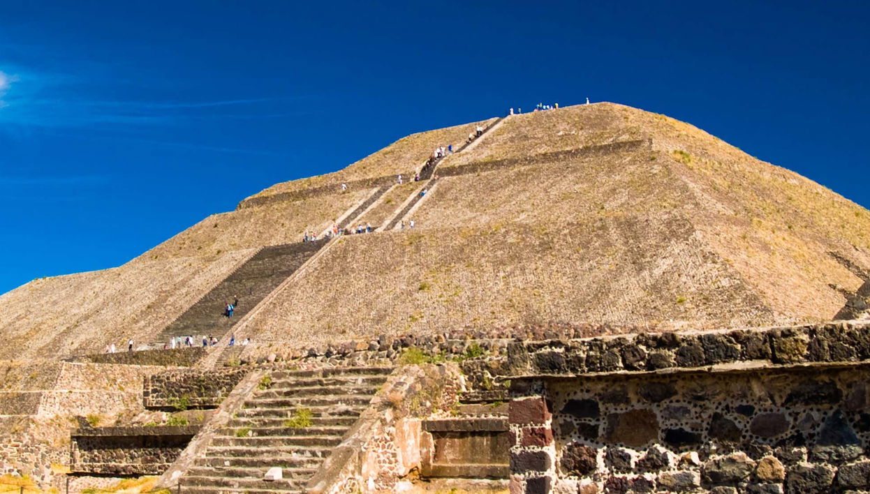 Teotihuacán, Guadalupe Basilica & Tlatelolco Day Trip