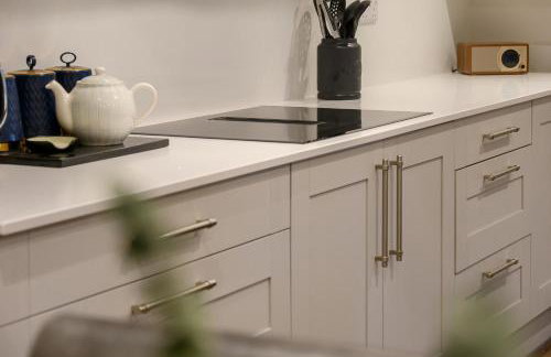 Stylish 3BR Townhouse Sleeps 6 Near City Centre - Foto 27