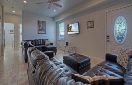 Sleeps 26 2 Homes w/ Waterfront Pool + Boat Dock Laguna Village Escape - Foto 104