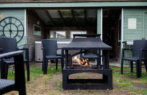 The Farmhouse with two hot tubs - Foto 71