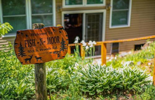 Spacious 5 Bedroom Cabin with Riverview & Black Lake Access - Foto 14