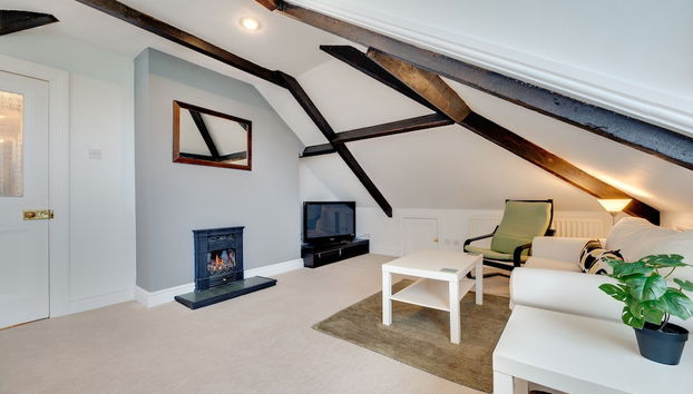 Percy Apartments - By Week2Week - Photo 2, Primary image