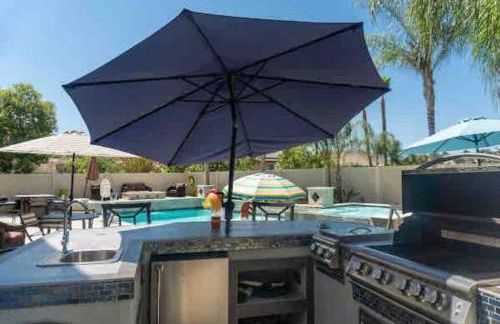 Evonvale Dream! Big Heated pool, jacuzzi seats 16! - Foto 46