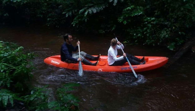 Remando sul Rio delle Amazzoni