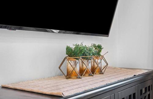 NEW! High-end Manchester Home w/ a hot tub - Foto 14