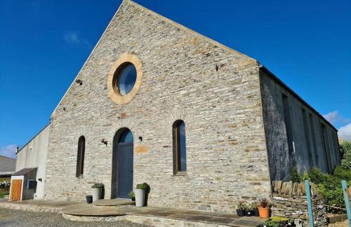 Exceptional 4 bed converted church with hot tub - Photo 15