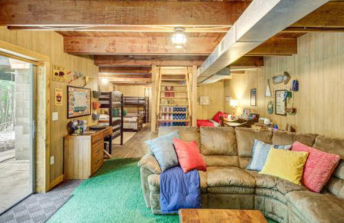 Canal Across Street Family Cabin in Breezy Point! - Foto 12