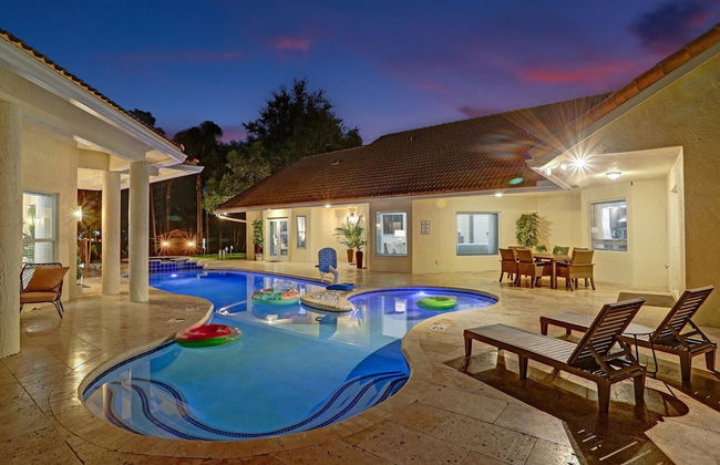 The Grand Luxe 8BR Villa w Pool and Basketball - Foto 4