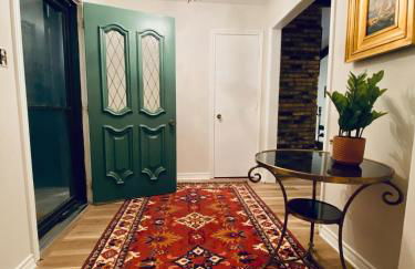 Designer Single Story 4 bed 3 bath home in mid-century style with big backyard and garage - Foto 3