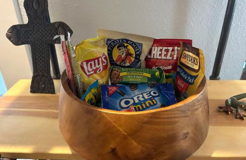 Bandera Bungalow - River, Downtown, Peaceful fenced corner lot! King bed! - Foto 13