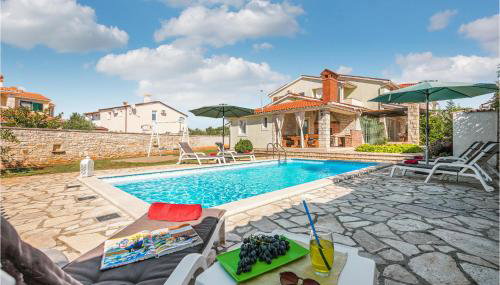 Four-Bedroom Holiday Home In Golubovo - Foto 1