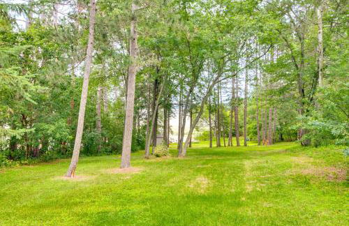 Charming Long Lake Home with Dock on 2 Acres! - Foto 32