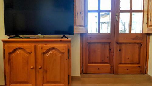 Cardona Fira - Photo 3, wardrobe