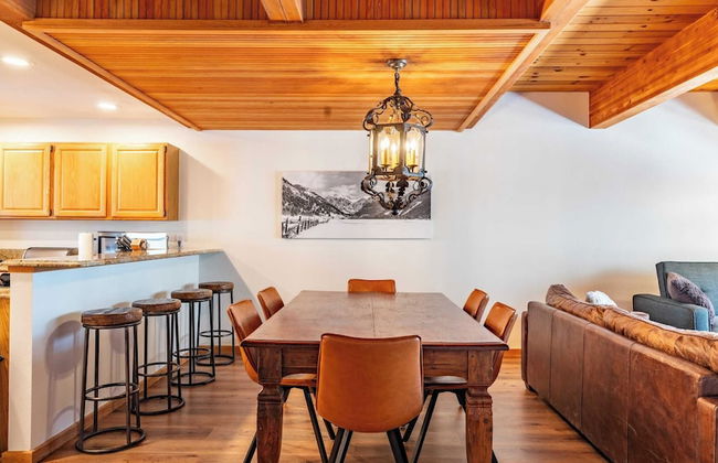 Riverside Condos C102 by Avantstay Condo Close To Downtown, Town Park & Ski Lift #8 - Foto 2