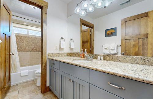 8 Bed 5 Bath Vacation home in Fish Haven - Photo 26