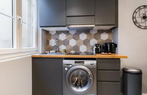 Chic 2-room apartment in the heart of Parisian luxury - Photo 2