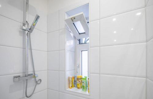 Spacious Two BR Close To Stadtpark and Street Parking - Foto 21