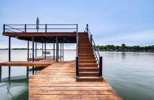 Hot Tub, Fire Pit! High-End Cedar Creek Lake Haven - Foto 4