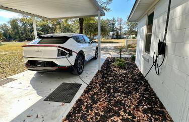 White Picket Fence - EV Charger! - Foto 51