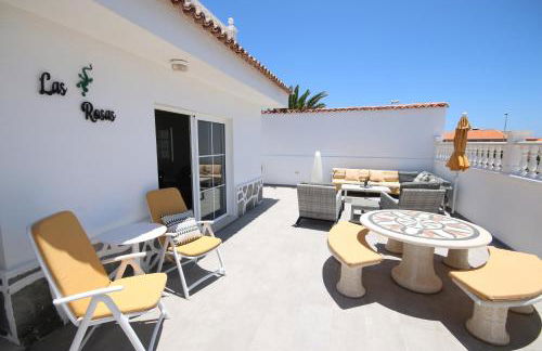 LAS ROSAS by RENTMEDANO Stunning luxury Chocolate Box villa with private heated pool & wifi - Foto 11